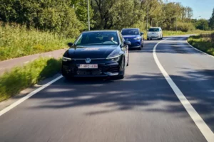 Medewerkers volgen een Jesco-opleiding veilig rijgedrag om schade en kosten aan bedrijfswagens te verminderen.